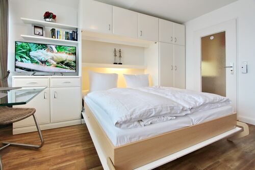 Haus Metropol, App. 330A, Wohn-Schlafzimmer