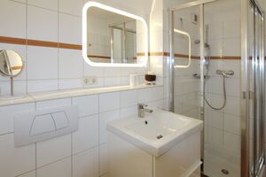 Haus Dünenhof zu Kronprinzen, App. 105, Badezimmer